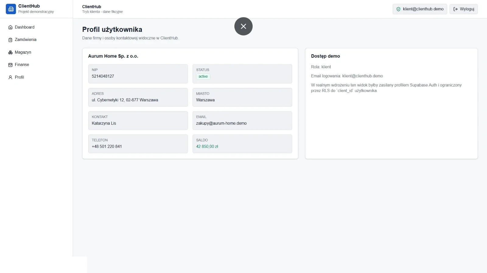 Dashboard administratora ClientHub z podsumowaniem klientów, zamówień, finansów i magazynu